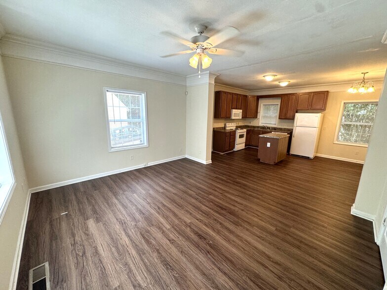 Building Photo - 227 Derby St