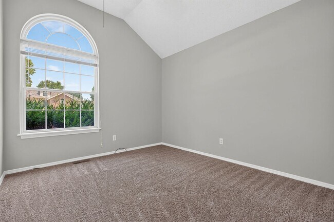 Building Photo - Spacious 4-Bedroom Home with Huge Backyard in Ozark!