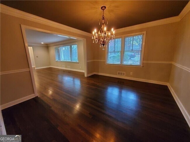 Building Photo - 4615 Mystic Dr NE