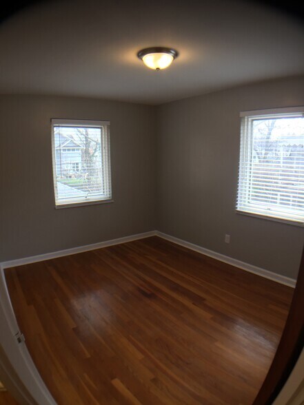 Building Photo - 66 Wiltshire Boulevard