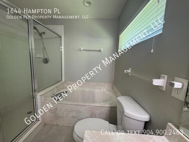 Building Photo - 1644 Hampton Pl