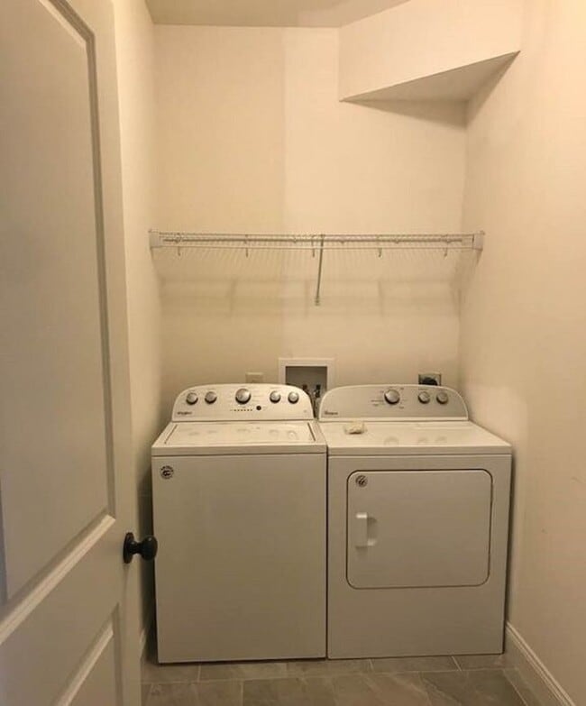 Building Photo - 4020 Lenox Rd