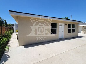 Building Photo - Modern 3 Bedroom Back House