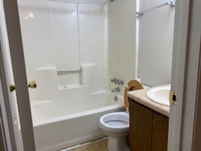 Building Photo - Spacious Condominium in Warner Robins