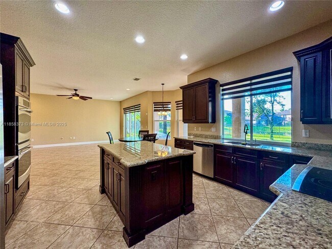Building Photo - 11894 Fox Hill Cir