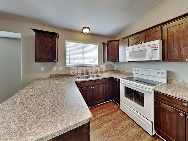 Building Photo - 498 N 500 W