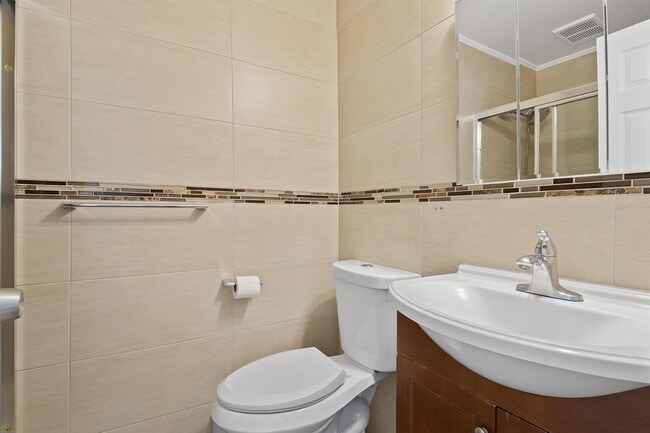 Building Photo - 15 Wayne St