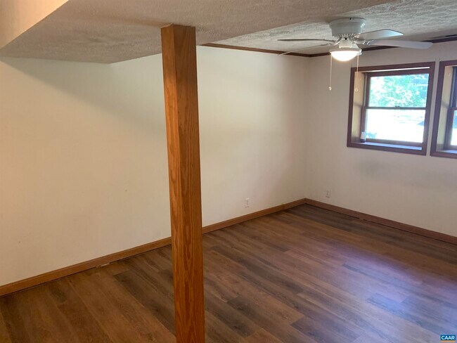 Building Photo - 103 Cloverhill Ct