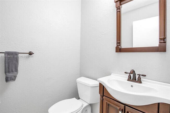 Building Photo - 9904 SW 117th Pl