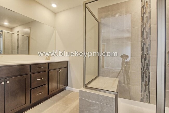 Building Photo - 3 Bed, 2.5 Baths with Loft and Covered Balcony off the Primary Suite