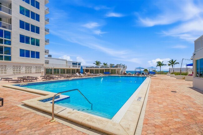 Building Photo - 5401 Collins Ave