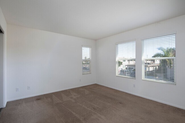 Building Photo - 2 WEEKS FREE!!! 2BR Townhouse in Imperial Beach with Washer/Dryer and Garage!