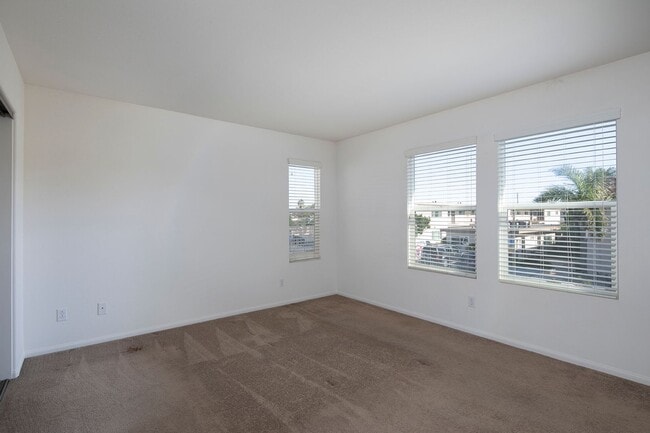 Building Photo - Spacious Two Bedroom Townhouse in Imperial...