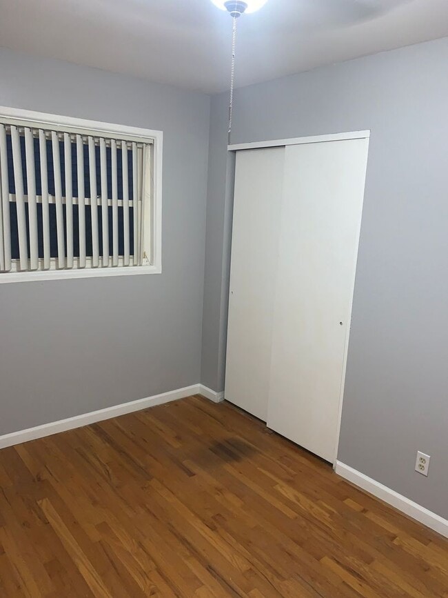 Building Photo - Beautiful 3 bed 1 bath home.  Wait till yo...