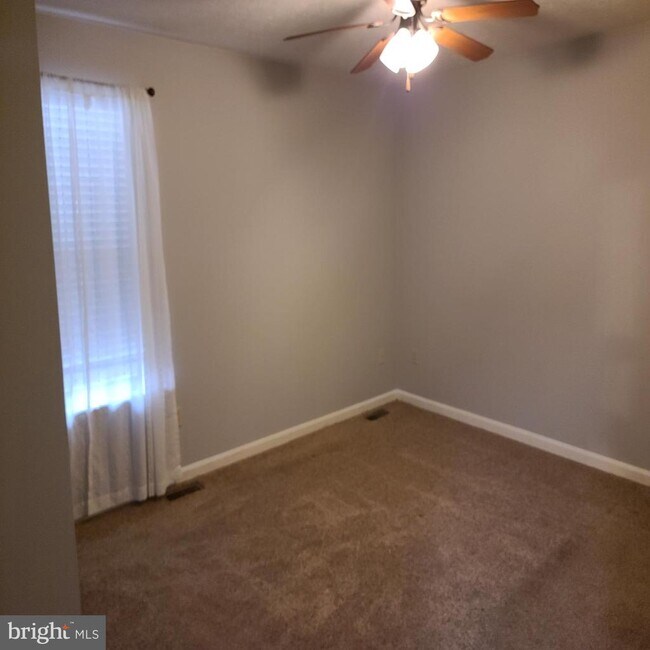 Building Photo - 135 Hill Valley Dr