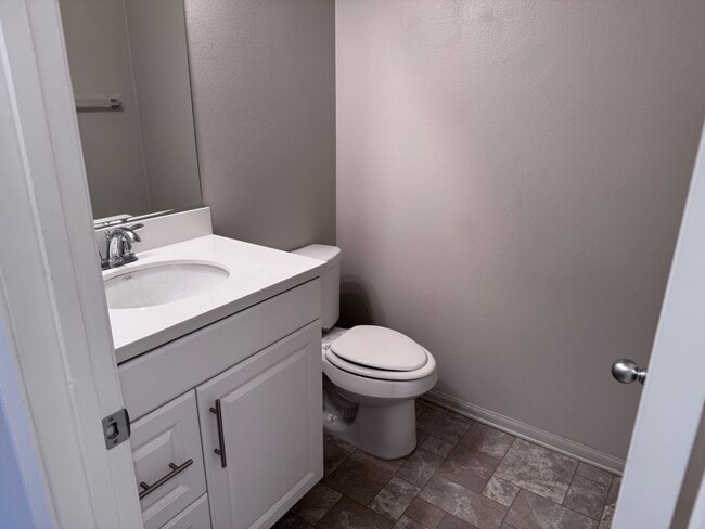 Building Photo - Large Newer Home - 4 Bedroom / 3 1/2 Bath