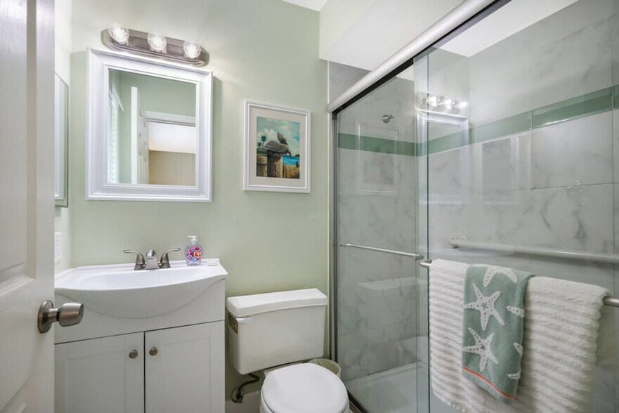 Building Photo - 2515 Avenue B
