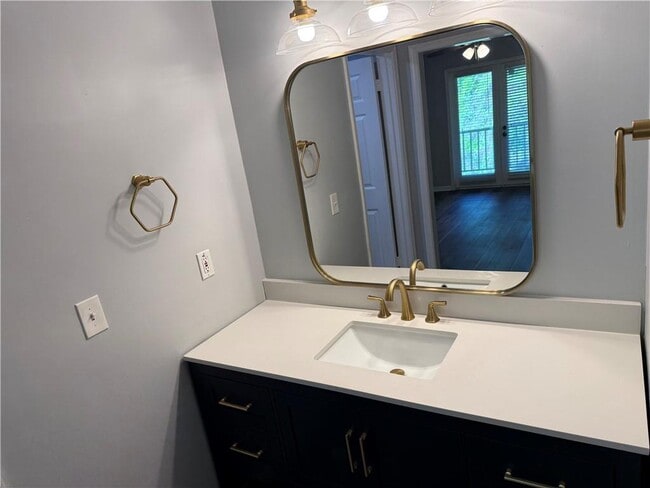 Building Photo - 17 St Claire Ln NE