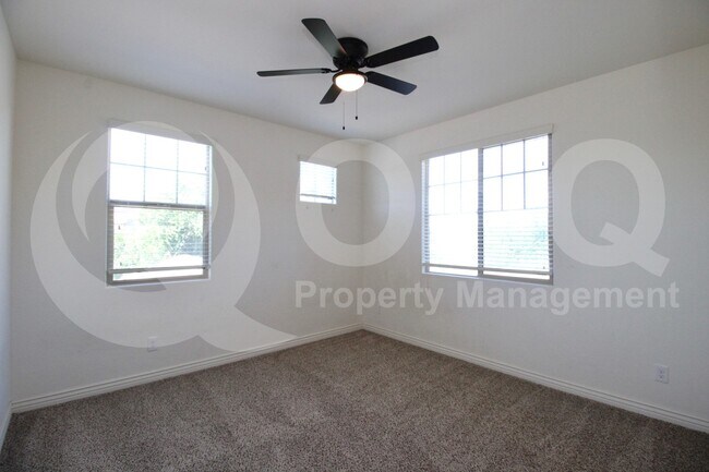 Building Photo - 4247 E Comstock Dr