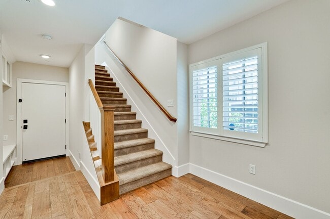 Building Photo - Modern Living in the Heart of Downtown Cam...