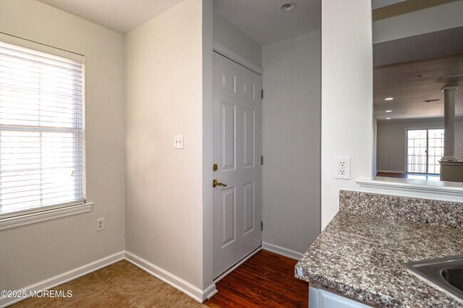 Building Photo - 105 Adamecs Way