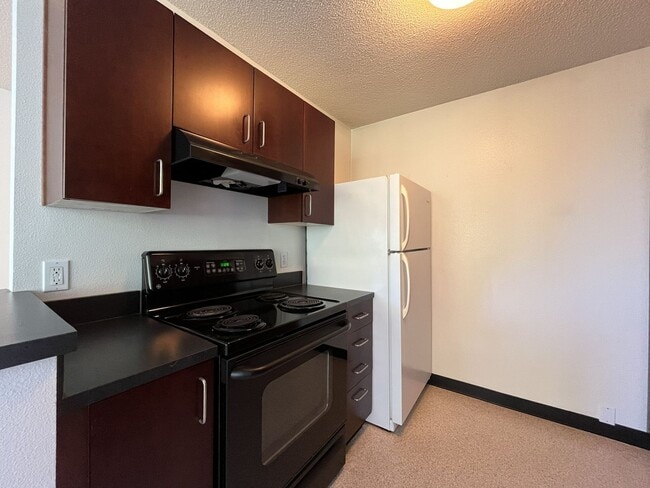 Building Photo - 1Bd/1Ba Home in Goose Hollow neighborhood ~ Secured Garage Parking and Additional Storage Unit!!!