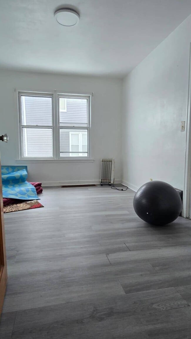 Building Photo - 610 Dickson St