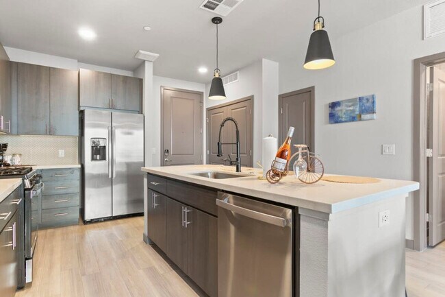 Building Photo - 390 N 2nd Ave