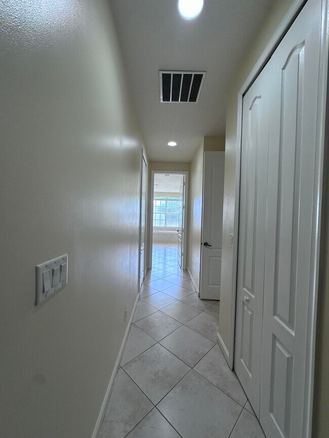 Building Photo - 6025 NW Wolverine Rd