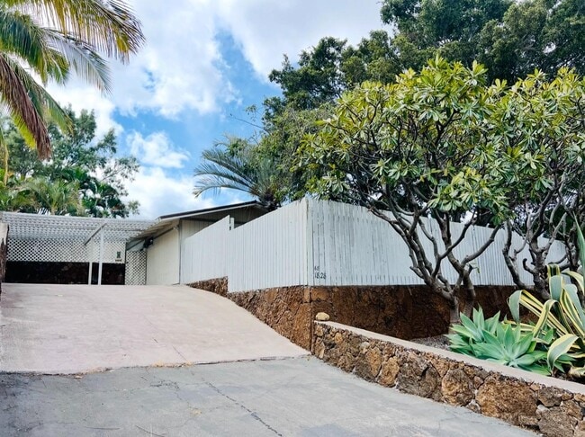 Building Photo - 68-1828 Pakanu St