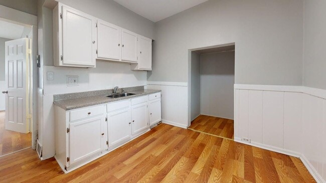 Building Photo - 888 Rondel Rd