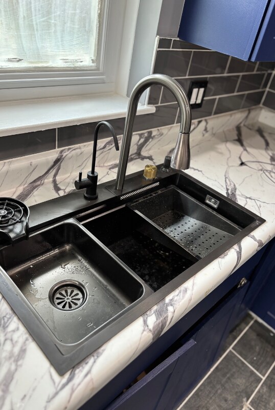 Building Photo - 10624 Mayfield Ave