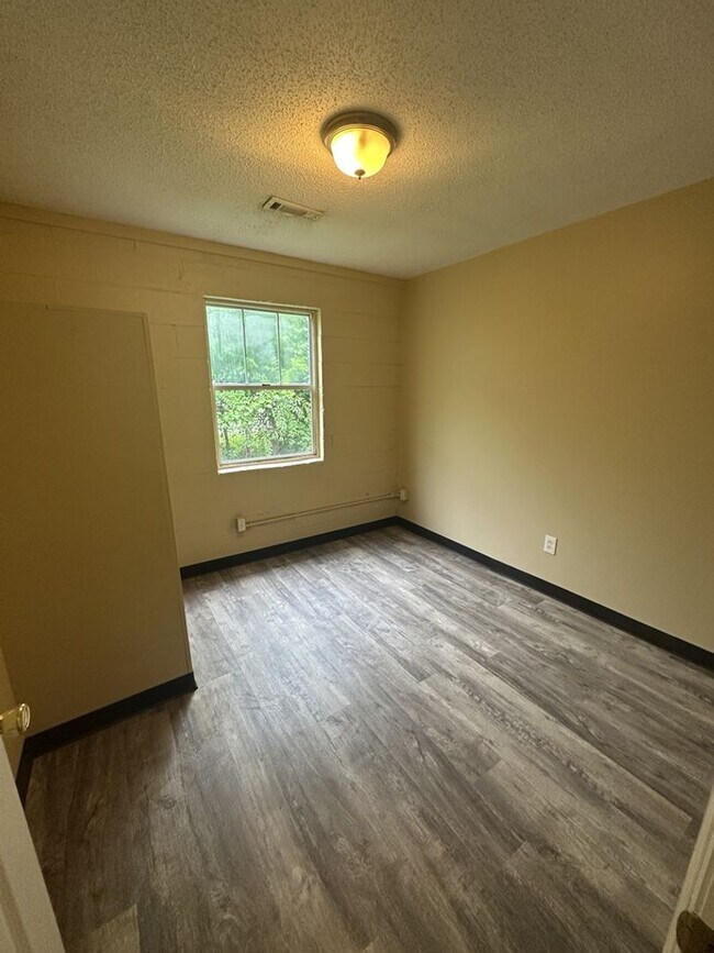 Building Photo - 1529 Mountain View Ct