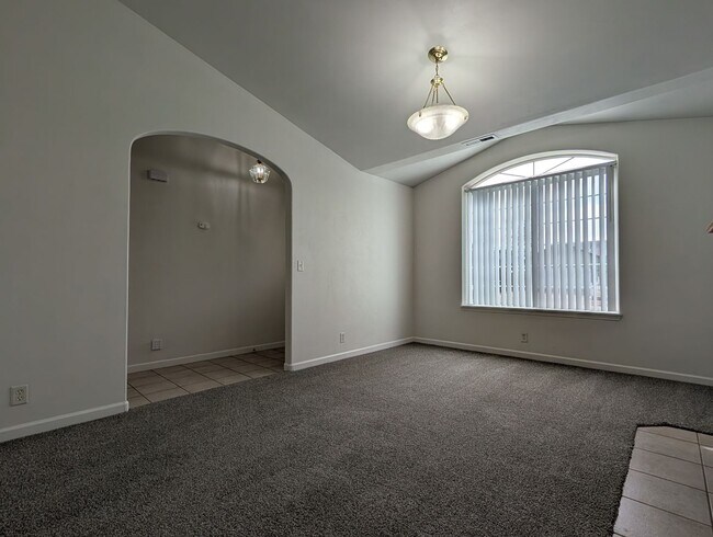 Building Photo - Great 3 Bedroom, 2-Bath Home With 2 Separate Living Rooms!