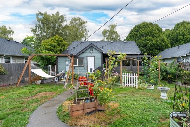 Building Photo - COME HOME TO THIS THREE BEDROOM CHARMER