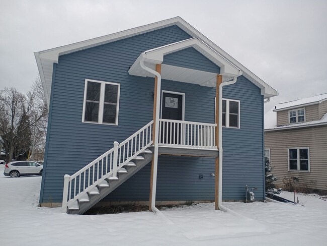 Primary Photo - 3 Bed, 3 Bath, House