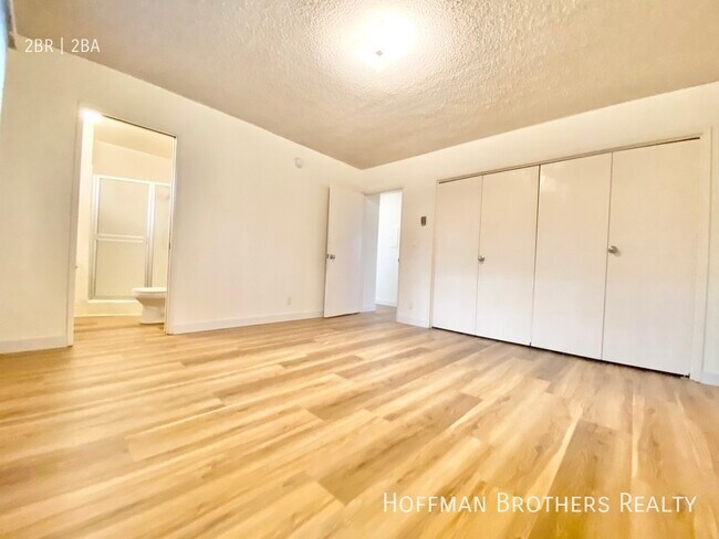 Building Photo - 11924 Montana Ave Los Angeles, CA 90049