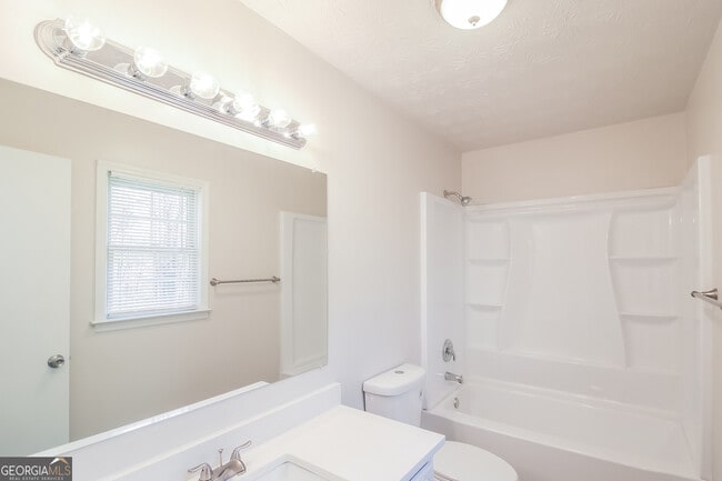 Building Photo - 632 Cloudland Dr