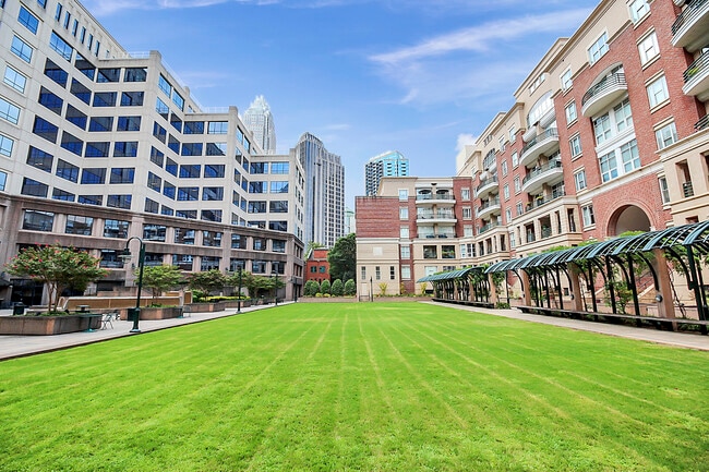 Building Photo - 400 N Church St