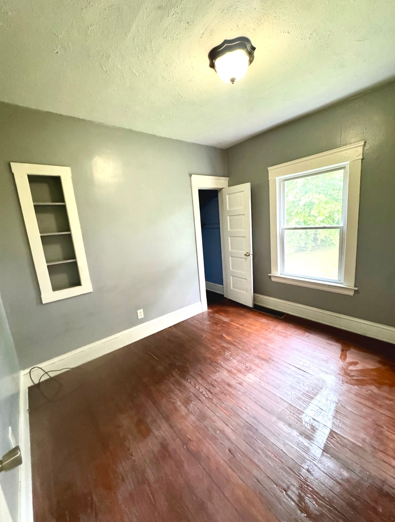 Building Photo - 2065 W 85th St
