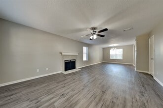 Building Photo - 2211 Pincher Creek Dr