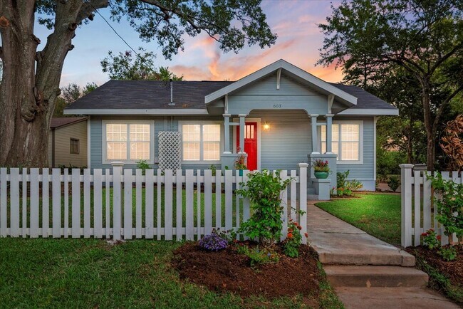 Building Photo - 603 Crockett St