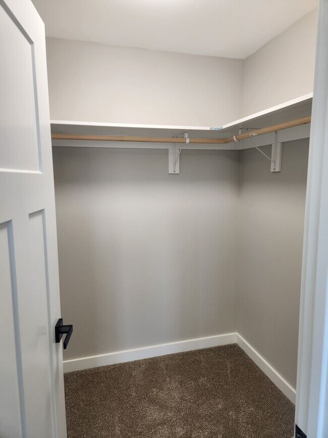 Building Photo - n625