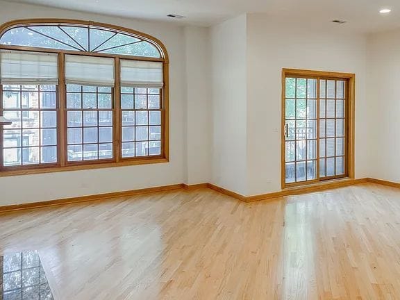 Building Photo - 3338 N Sheffield Ave