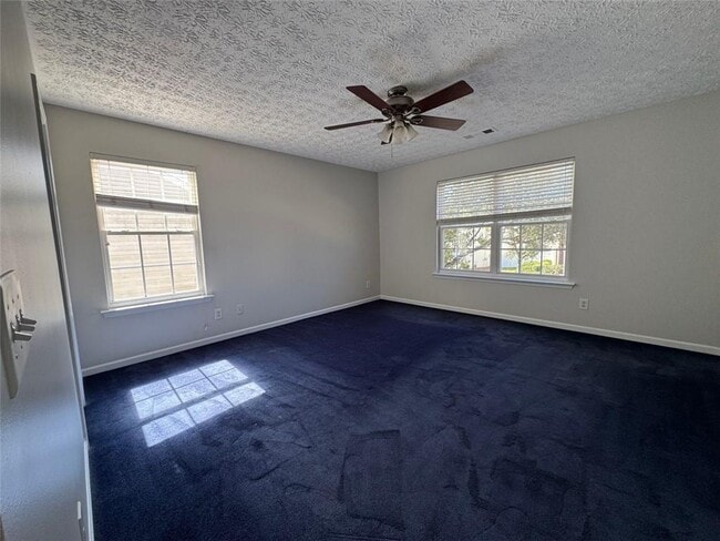 Building Photo - 312 Pieris Dr