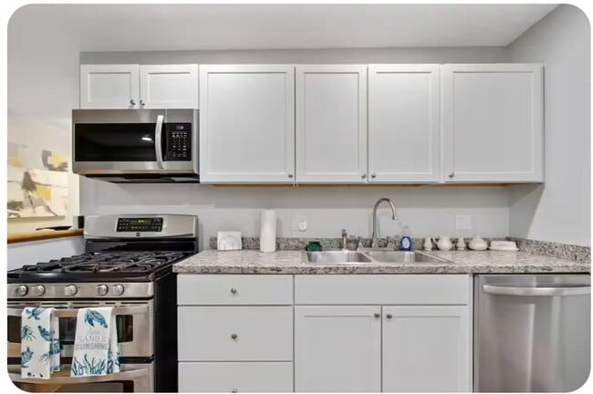 Building Photo - Furnished 3-Bedroom Apartment with Private Entrance and Free Laundry