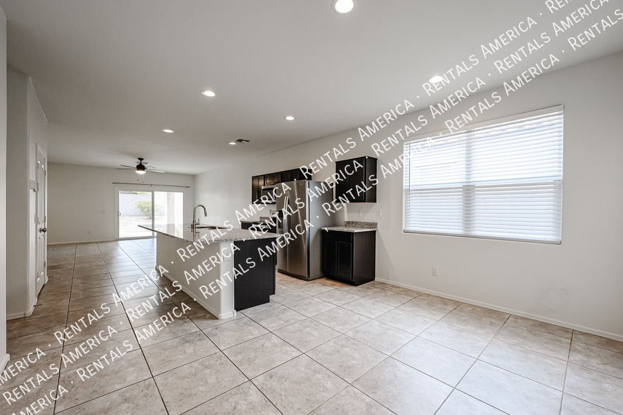 Building Photo - 36387 Pampoloma Ave