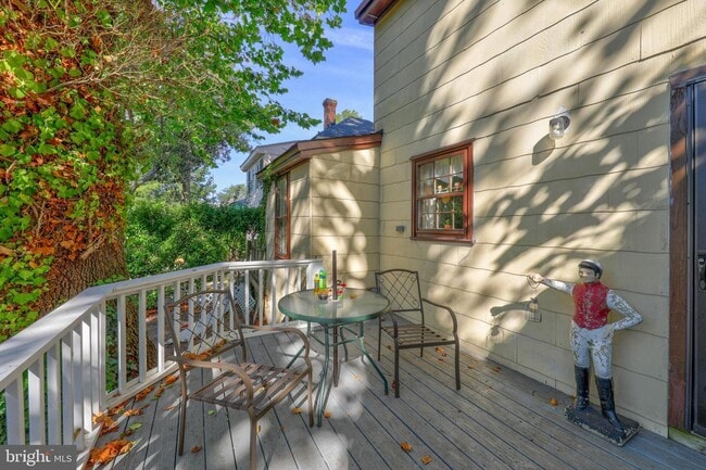 Building Photo - 220 Hazel Ave