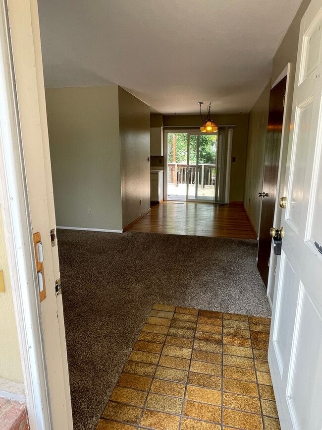 Building Photo - STUDENTS WELCOME! 4 Bed 2 Bath Home in West Ft Collins w/ Garage and Fenced Yard