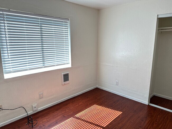 Building Photo - 1317